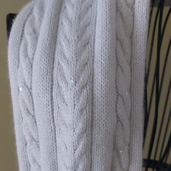 GAP Soft Cream Cable Knit Scarf - Picture 3 of 10